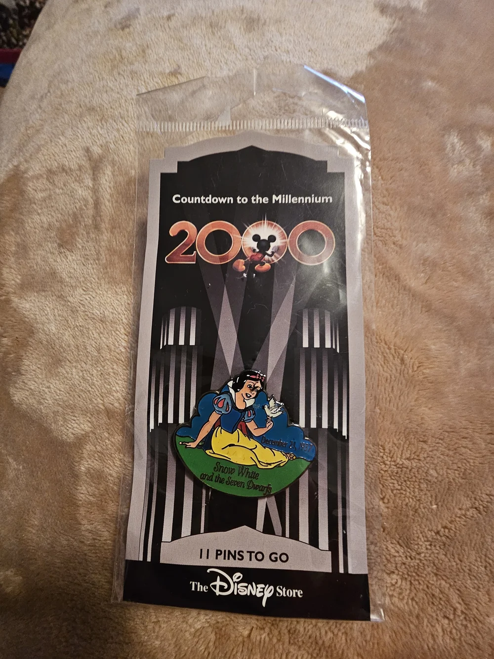 Disney Store Snow White 2000 Countdown Collectible Pin - Blue/Yellow/Green 💜💚